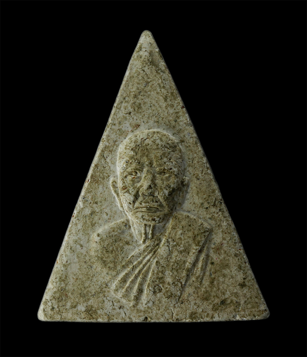 17Aug24 (146)p.jpg - หลวงผงพ่อแดง วัดเขาบันไดอิฐ พิมพ์ สามเหลี่ยม เนื้อผงพุทธคุณ ไม่ทราบปี  | https://kamulet.in.th